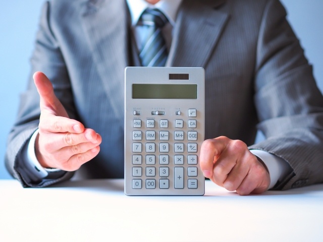 査定額の提示は大体電卓をはじいてくる