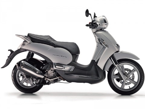 スカラベオ250ie画像